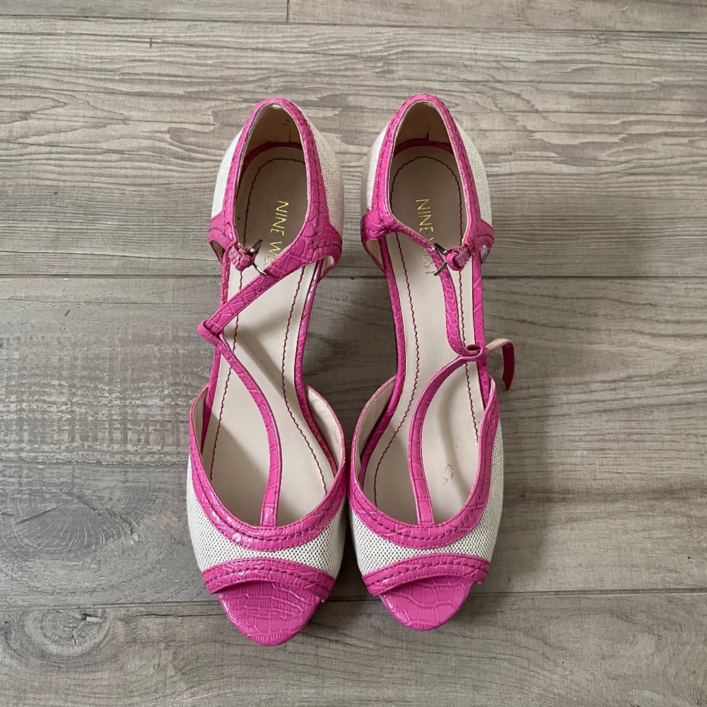 Nine West Peep Toe T-strap Pumps Size 9 1/2